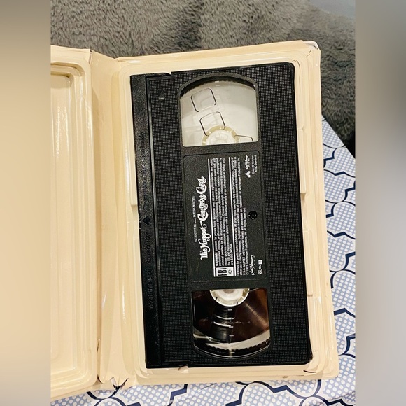 THE GREAT MUPPET CAPER and THE MUPPET CHRISTMAS CAROL VHS - Picture 5 of 8